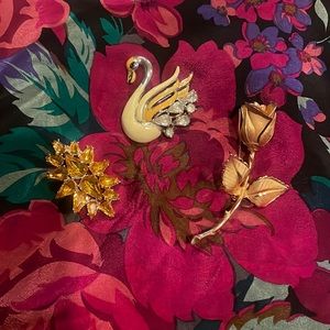 Vintage 3 Brooch Lot Coro Swan , Giovani Rose & Pear Shaped Amber Burst